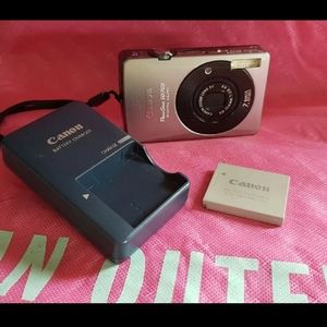 Canon PoweShot  SD750 Digital ELPH
